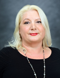 Headshot of Elizabeth